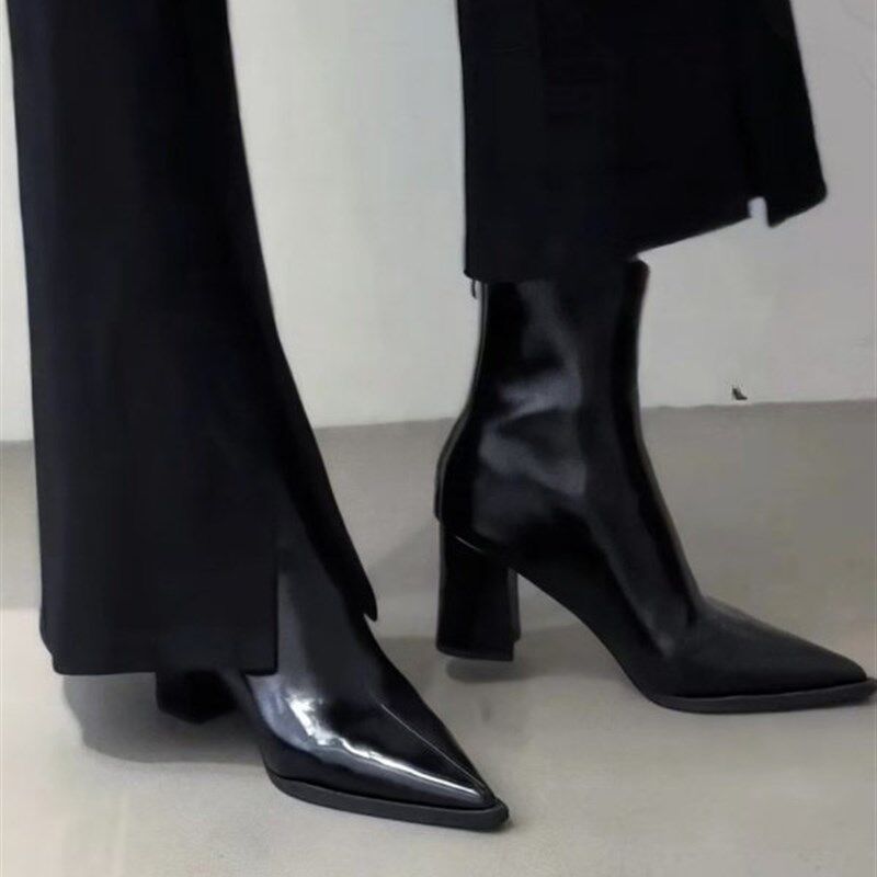 高跟尖头短靴女h2025年新款秋冬季黑色漆皮高级感粗跟后拉炼马丁