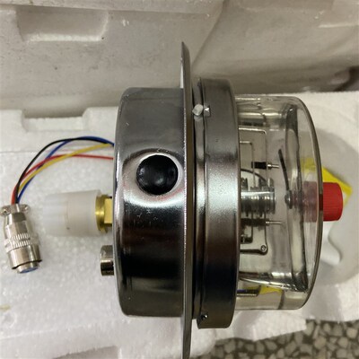 轴向耐震电极点压力表YNXC100ZT耐振电接点60MPa真空油液压表仪表