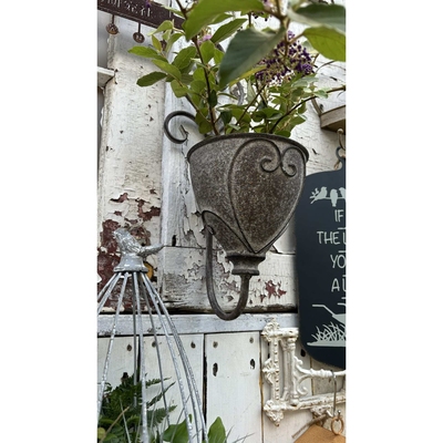 Heart Iron Wall-mounted Flower Pot Garden Balcony