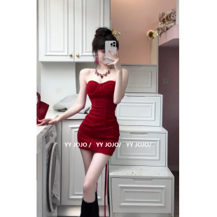 圣诞战袍性感红色抹胸连衣裙女秋冬名媛高级感收腰紧身内搭包臀裙