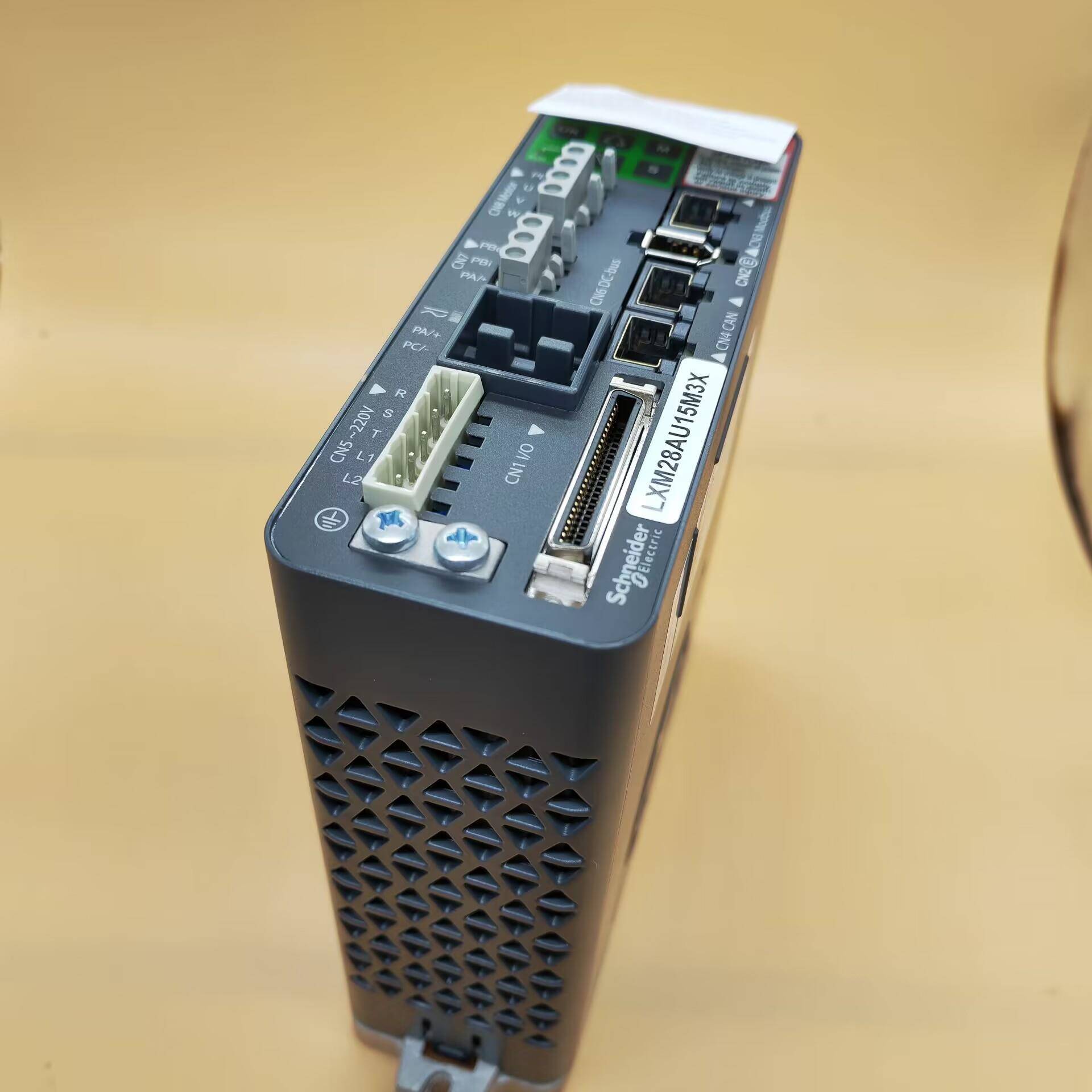 LXM28AU10M3X伺服驱动器220伏电压1KW现货库存保修一年包邮