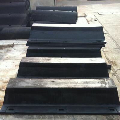 港口码头船只DA型橡胶护舷加工防撞缓冲垫来图可定多规格供应