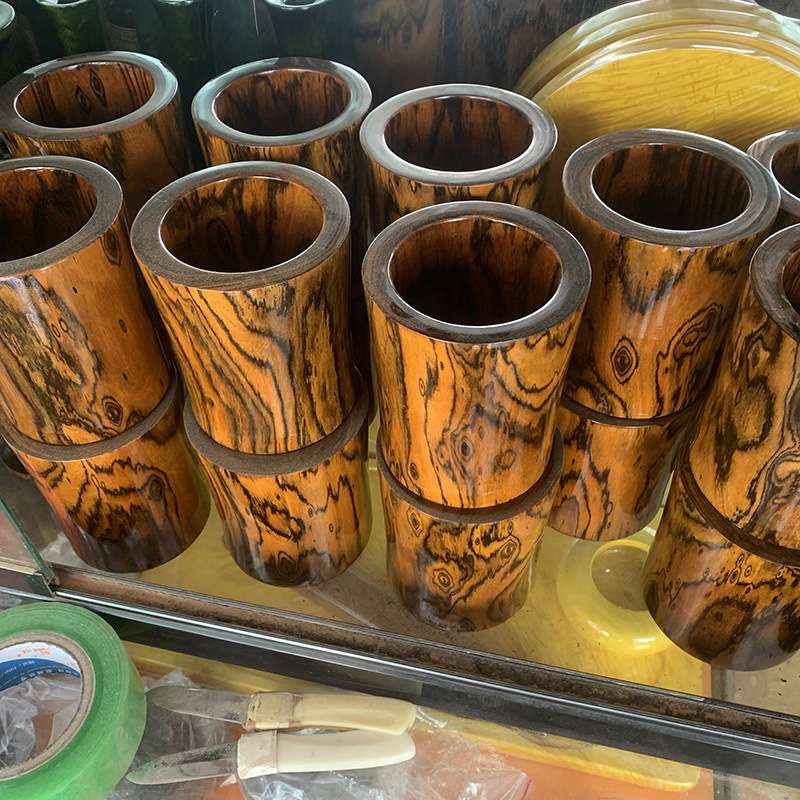 墨西哥黄花梨鬼脸纹路笔筒摆件虎皮檀木雕实木工艺品文房四宝