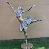 不锈钢芭蕾舞人物雕塑镜面镂空音乐跳舞人玻璃钢几何抽象运动景观