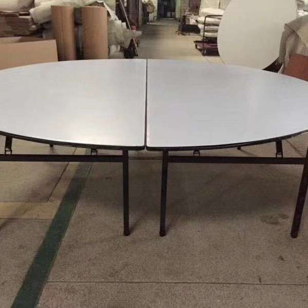 酒店宴会餐台 面为白色PVC台面 分半效果 尺寸250CM 酒店餐台