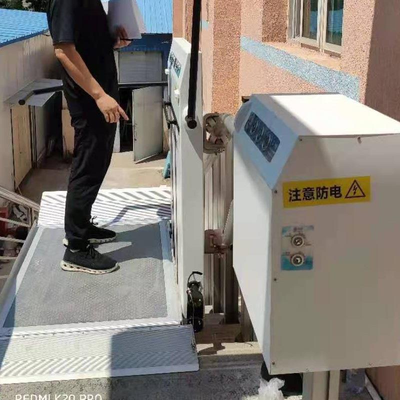 公共楼梯斜挂式轮椅升降平台残疾人老人家用无障碍平台代步梯公益