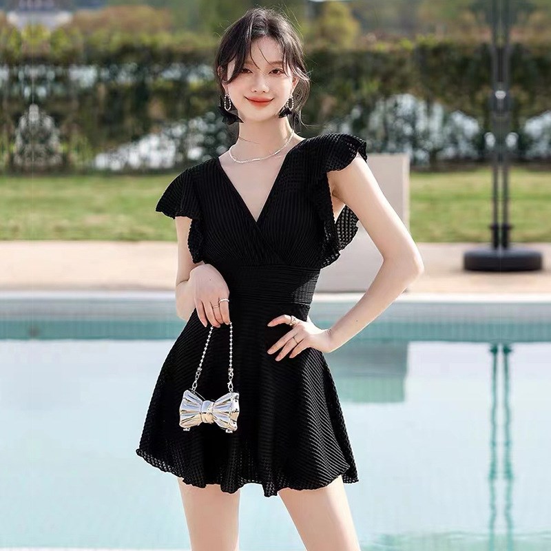 游泳衣女2025裙式连体平角裤保守遮肚子显瘦加大码胖M泳装泡温泉