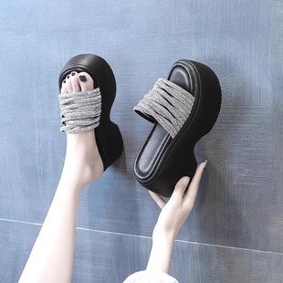 内增高跟凉拖鞋女士2025年x新款水晶夏季外穿时尚厚底网红松糕超