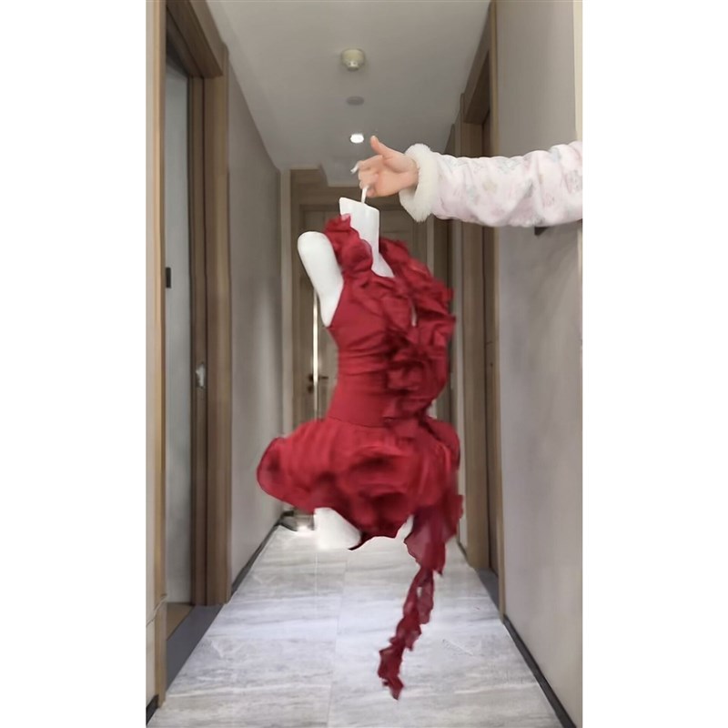 度假风红a色挂脖荷叶边两件套女夏显瘦蛋糕裙绝美套纯色装时尚套
