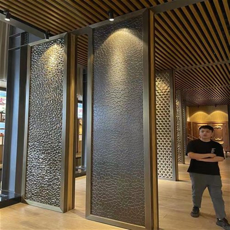 不锈钢屏风镂空浮雕隔断入户玄关金属花格中式庭院别墅酒店背景墙