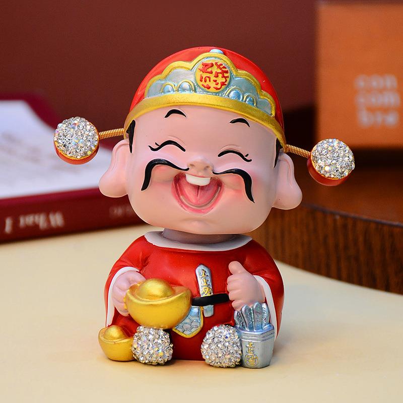 网红汽车摆件2025新款镶钻元宝财神爷车载中控台装饰轻奢摇头公仔