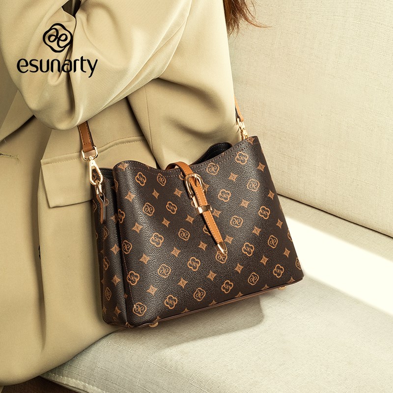 包包女士2025新款包包大容量单肩包老花斜挎包女秋冬妈妈款水桶包