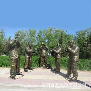 现货民俗小品吹唢呐人物玻璃钢仿铜雕塑制作户外景观园林广场摆件