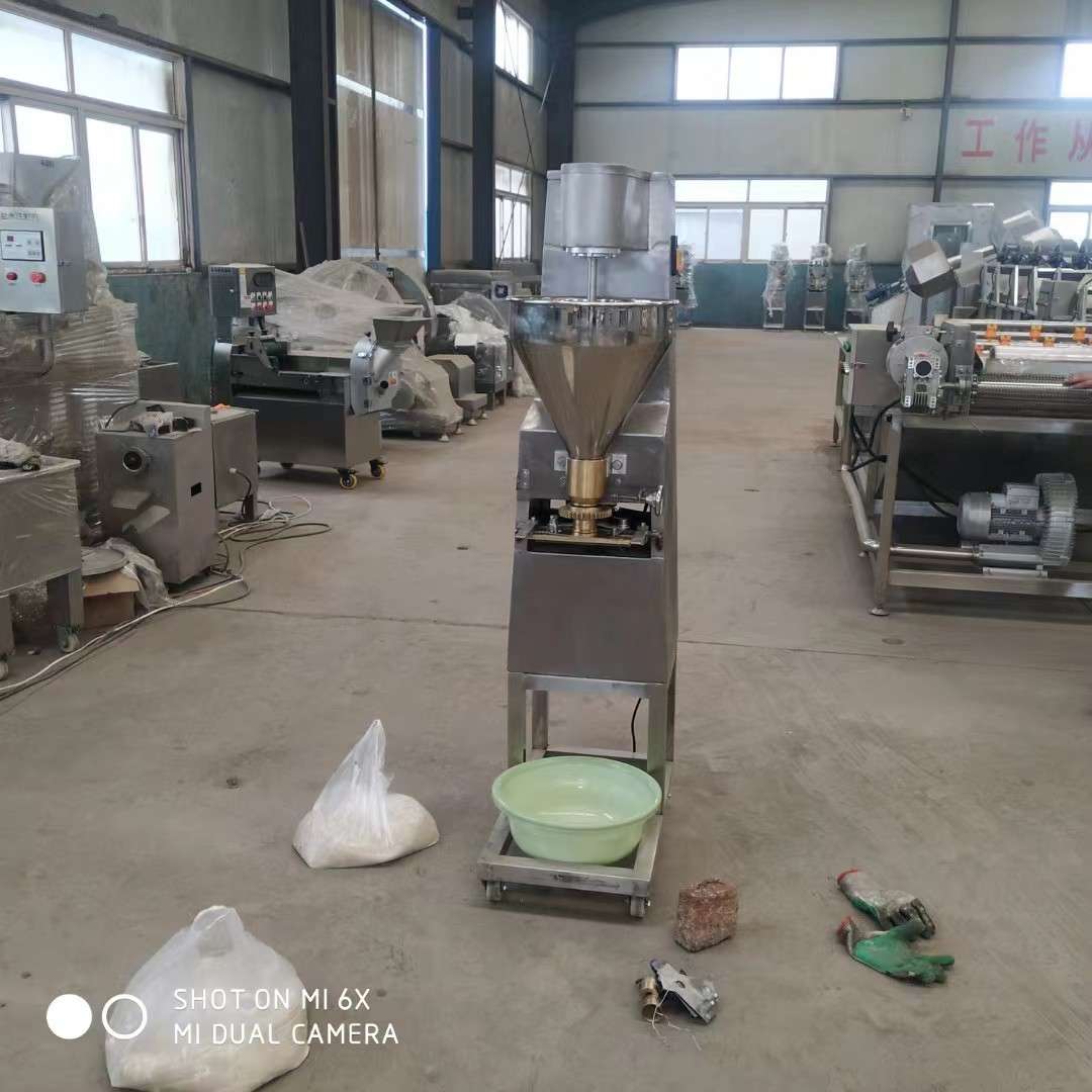 自动肉丸成型机 撒尿牛肉丸子机器 圆子成型设备丸子机现货
