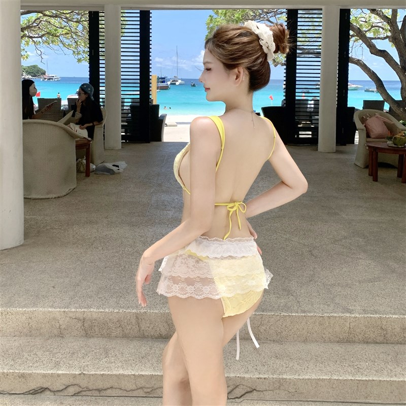 韩风甜美可爱蕾丝屁帘裙性感黄色比基尼三件套显白海边度假泳衣女
