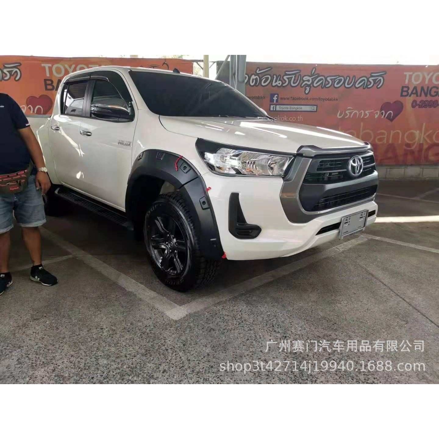 汽车大轮眉带装饰螺丝钉适用于丰田HILUX海拉克斯REVO皮卡改