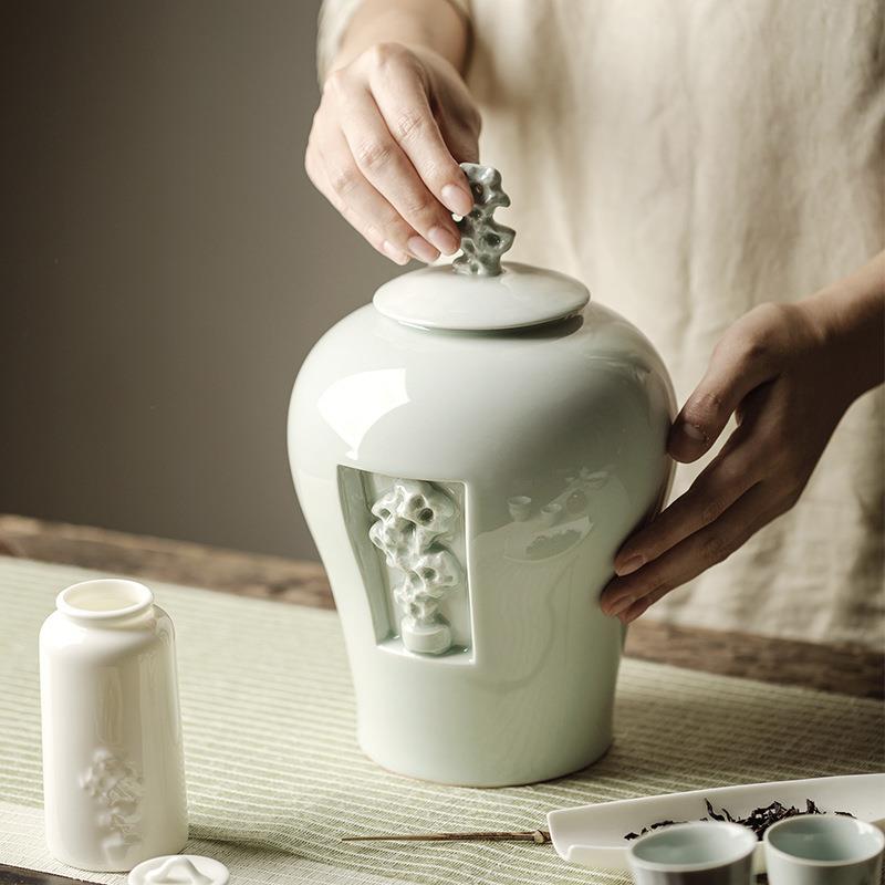 陶瓷茶叶罐大号一斤装礼盒茶叶罐拟古青瓷手工雕刻太湖石储存罐子