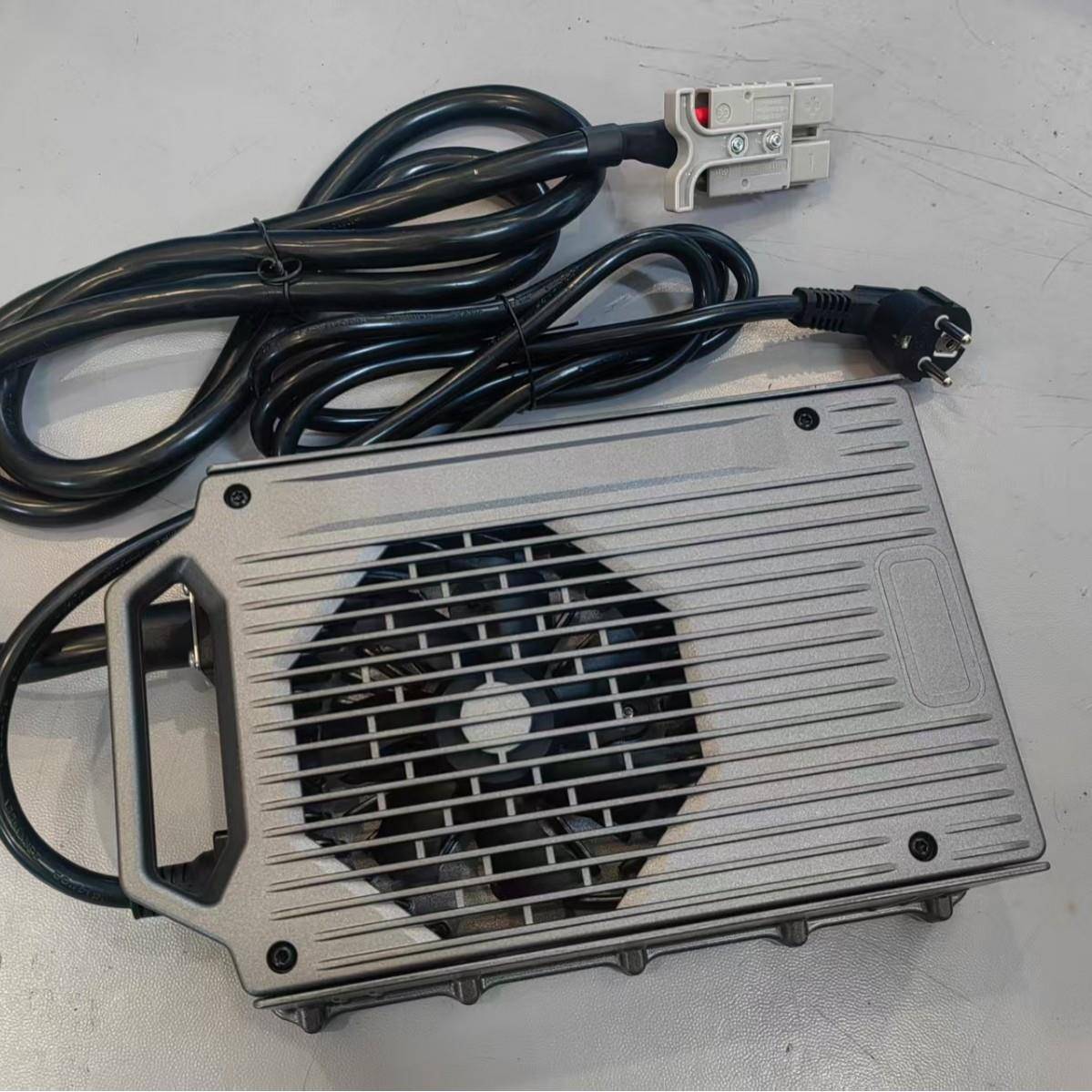 3.3KW全密封防水充电机48V-144V新能源专用大功率充电机87.6V40A