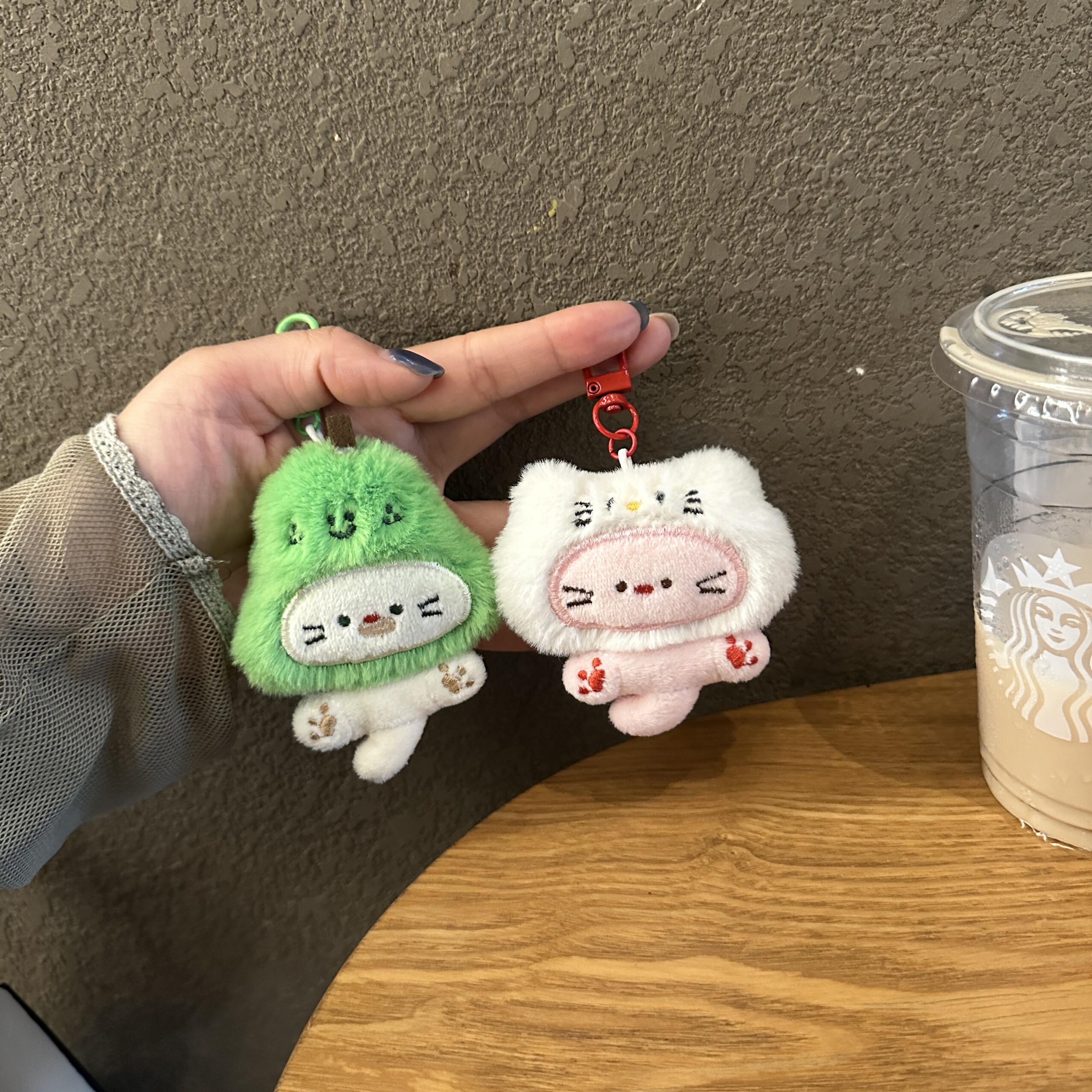 戴头套的小猫哦 好乖啊!!可爱卡通kitty毛绒绒迷你挂件包包挂饰