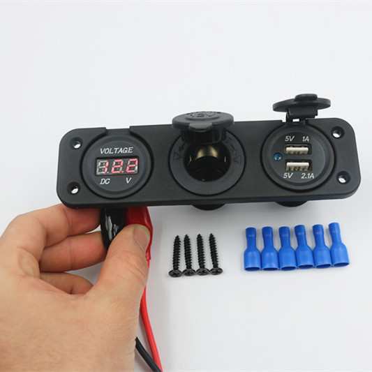 汽车船游艇数显电压表3.1A双USB车充电源母座 3孔板组合改装总成