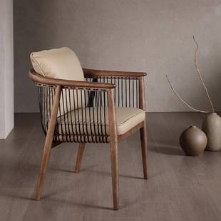 提琴椅新中式餐厅木质轻奢茶室侘寂设计高级扶手家用胡桃主人椅子