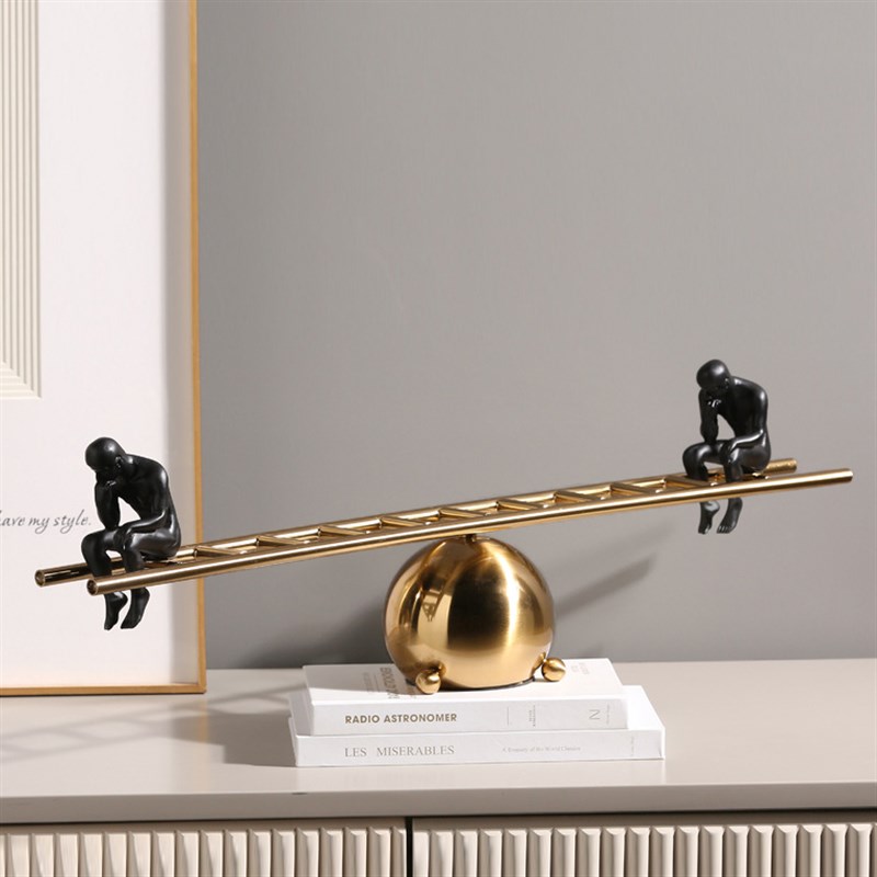 现代简约创意沉思者人物摆件轻奢客厅样板M房酒柜电视柜书房装饰