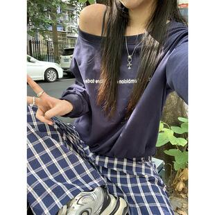 辣妹露肩长袖卫衣女2026早秋新款字母印花宽松设计感心机学生上衣
