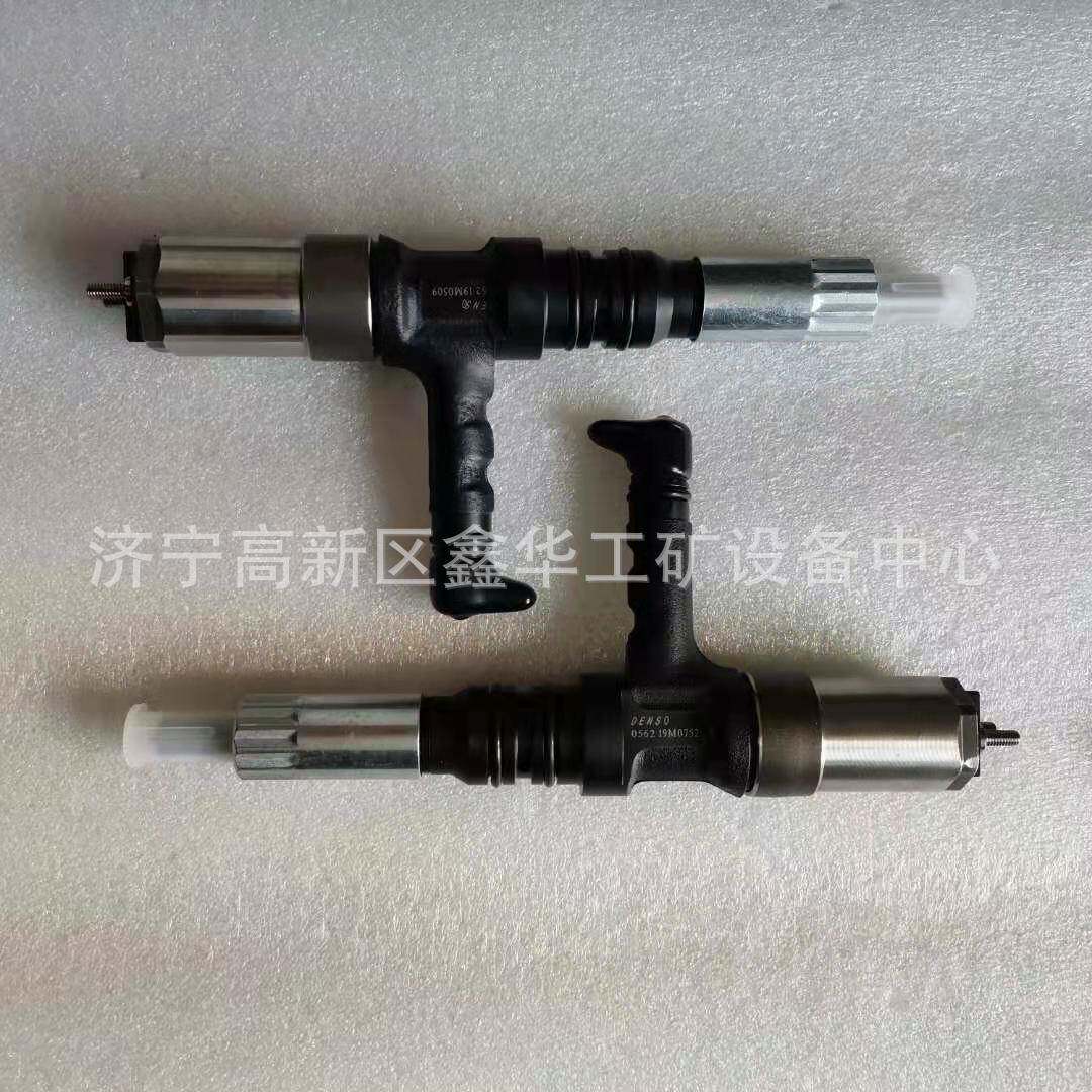 PC1250-8挖机配件6245-11-3100 6245113100喷油器喷油嘴