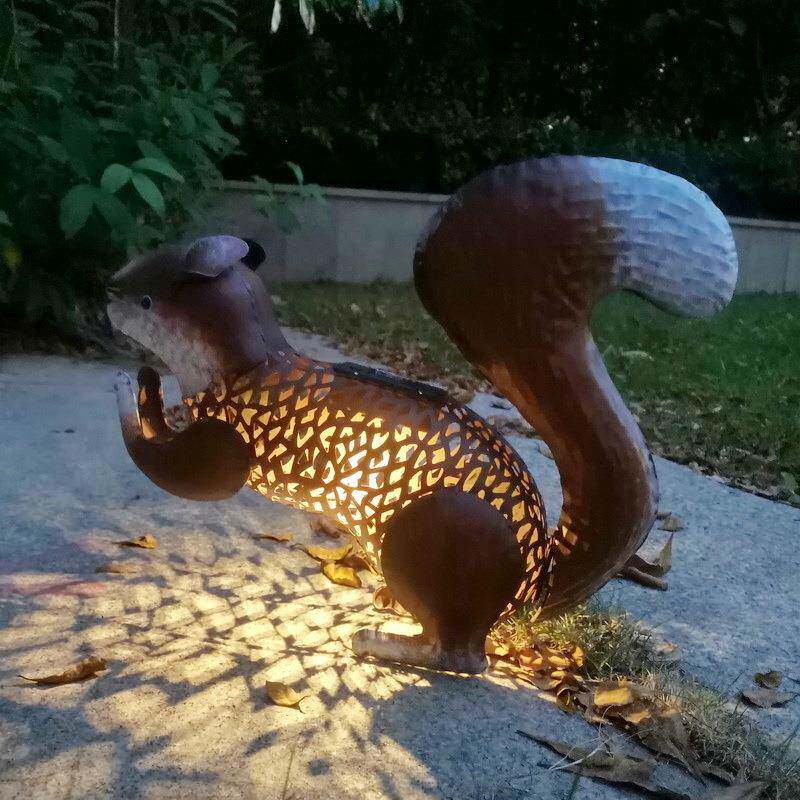 跨境太阳能带灯唯美蹲坐松鼠别墅幼儿园花园造景外贸户外庭院摆件