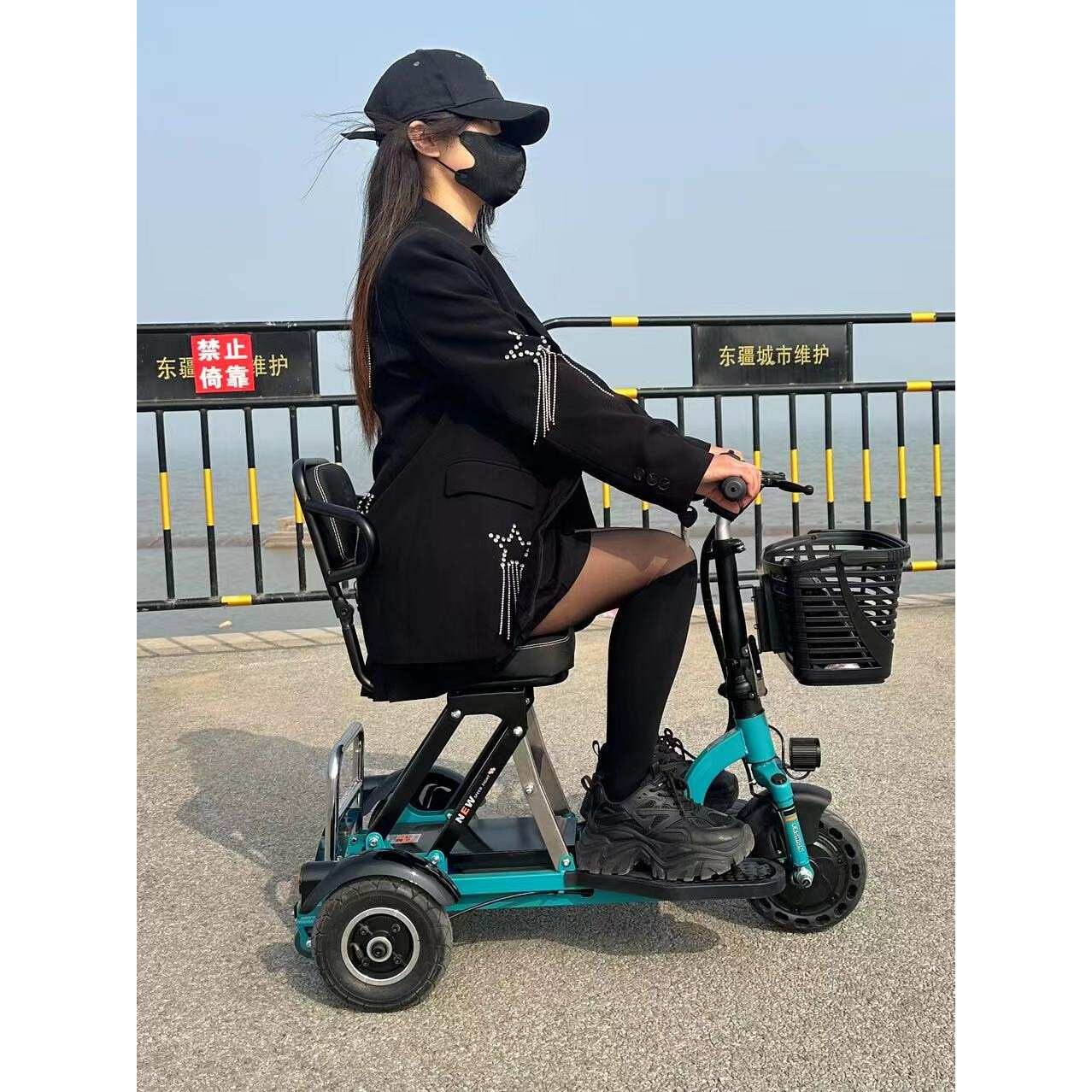 新款迷你小型轻便折叠代步车电动三轮车助力电瓶车