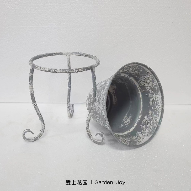 爱上花园丨园艺杂货 花园庭院装饰摆件 铁皮 铁帽子组合三脚花盆 - 实物图
