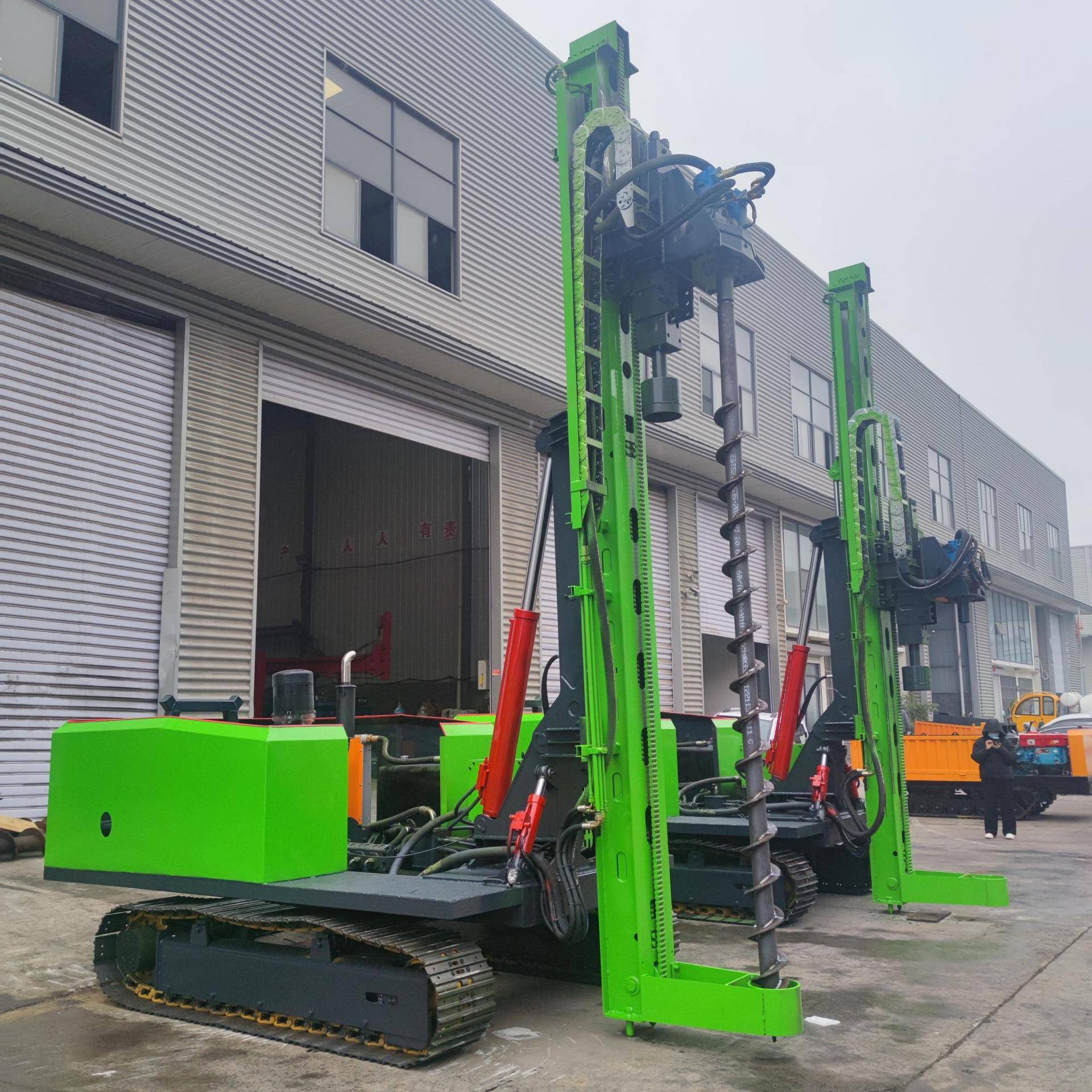 履带光伏打桩机液压护栏打桩机螺旋打桩机厂家