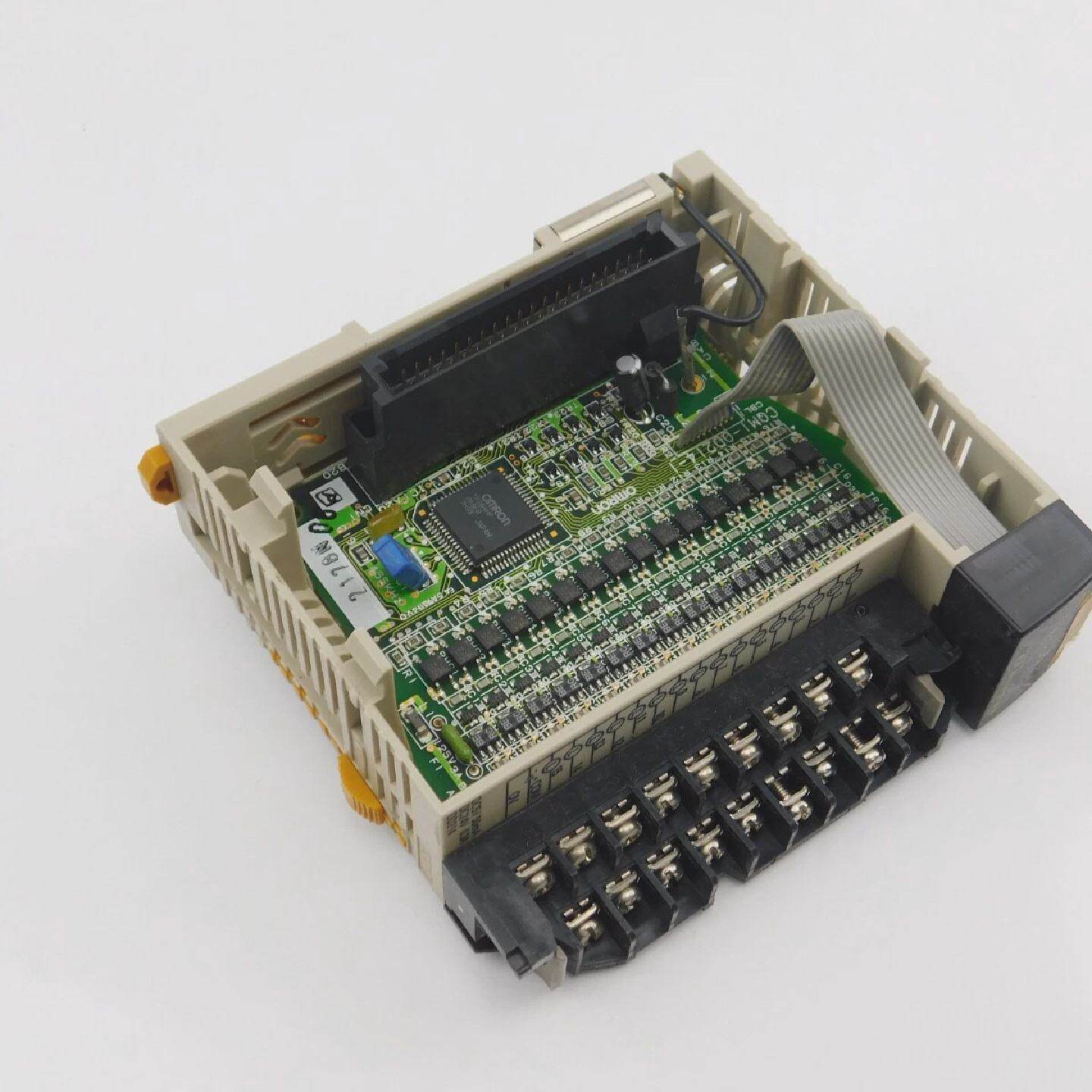 Omron CQMI0D214 Output Unit 524VDC 0.3APoint 4.8Unit