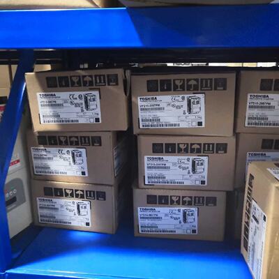 议价东芝5.5KW变频器VFS15-2055PM三相220V全新质保一年
