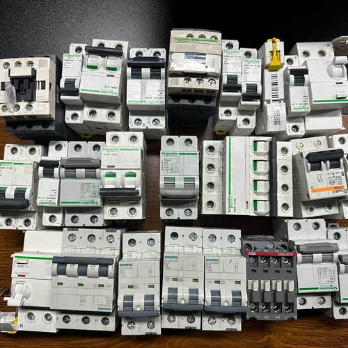 议价A Bunch Of Circuit Breakers Packed 100 Sf Express Collec