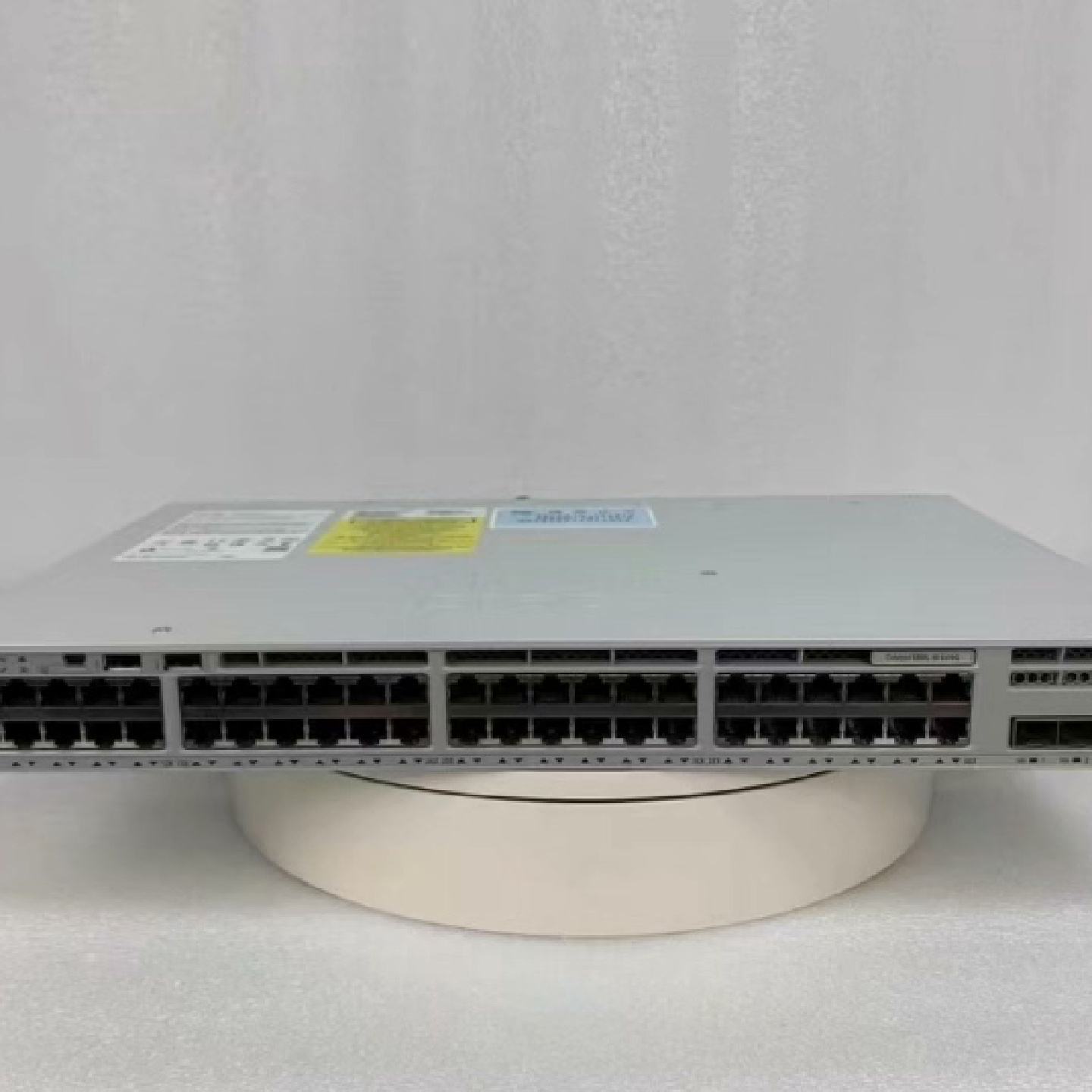 二手C9200L-48T-4X-E,成色还不错。单电源供电,--议价商品