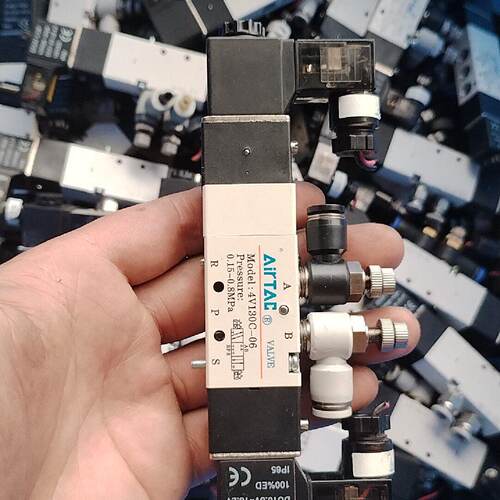 原装正品拆机亚德客AIRTAC电磁阀4V130C06型议价