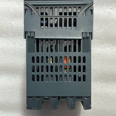 议价Eurotherm Thermostat 2704 Original In Stock  Actual Phot