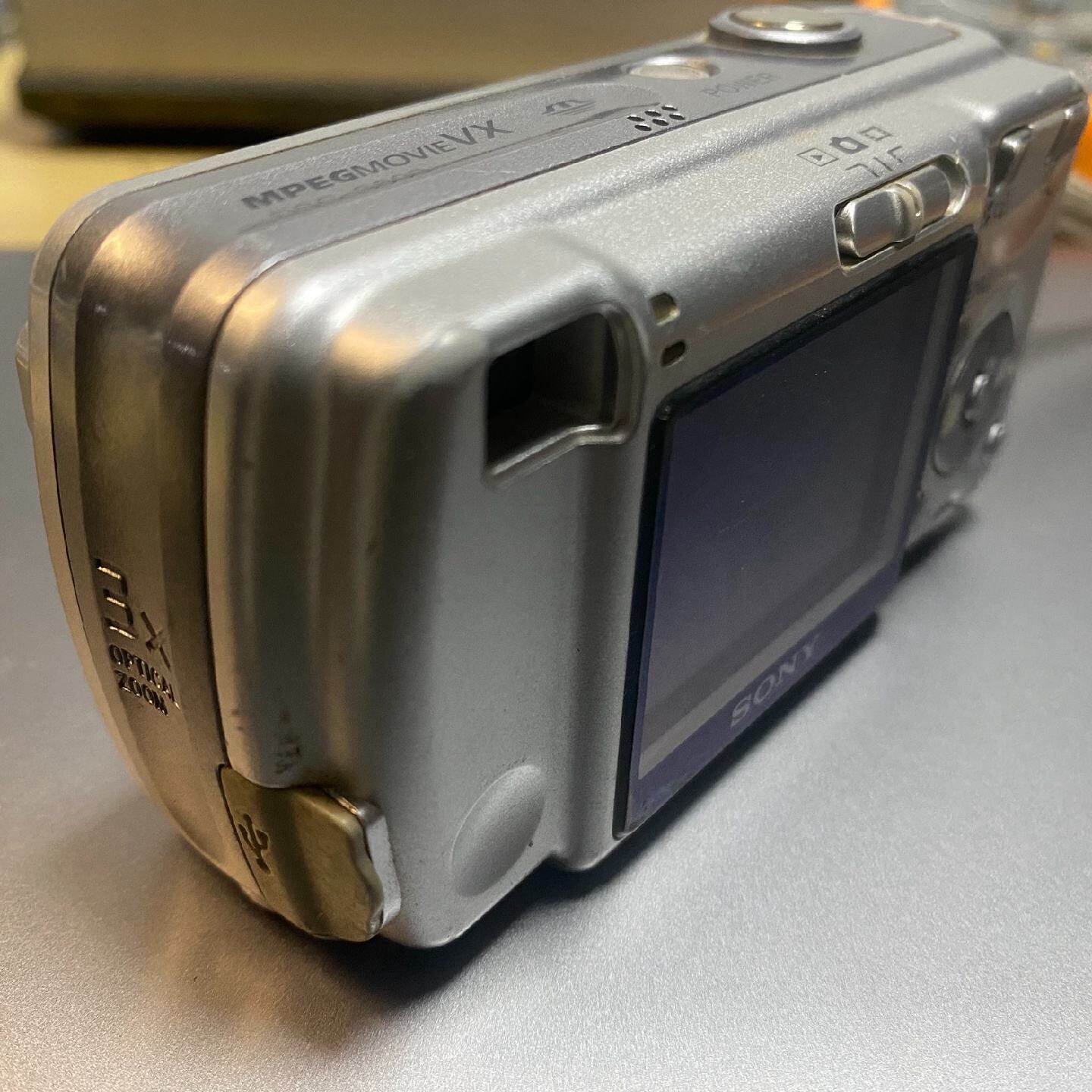 索尼DSC-S600数码相机，600万像素，3倍光学变焦，卡--议价商品