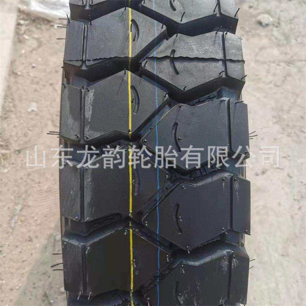 8.25R20LT银宝块花小轻卡箱货车钢丝轮胎825R20全钢丝子午线轮胎