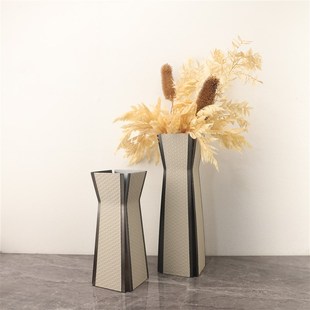 后现代极简创意金属皮革花器摆件卧室客厅L样板房玄关书桌家居饰