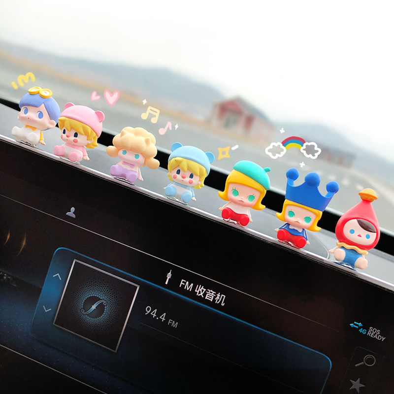 2024a新款泡泡玛特车载摆件汽车屏幕显示屏中控台装饰品车内小摆