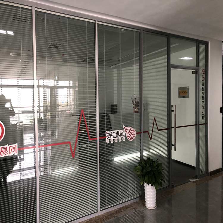 东莞钢化玻璃隔断墙办公室防火隔音玻璃隔断实验室防火玻璃隔断