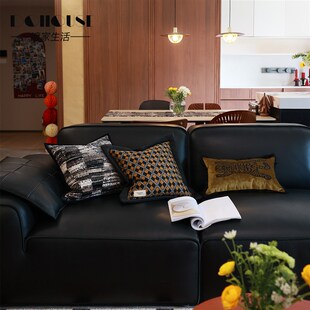 中古风民宿抱枕黄色羊毛s混纺提花布黑色沙发搭配客厅飞边大方枕