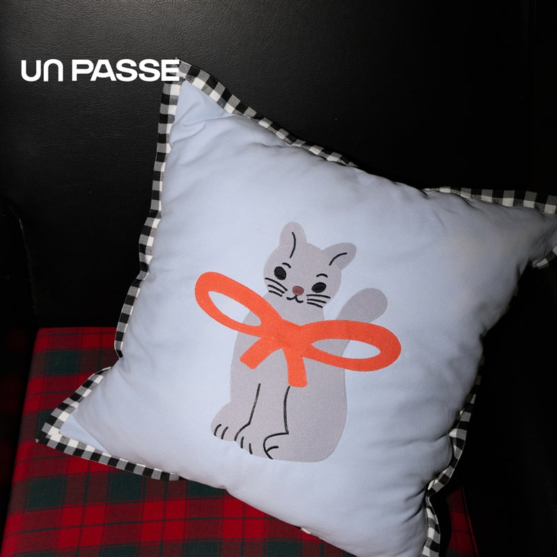 《小房间》美f美陈艺术联名款60支澳棉刺绣抱枕沙发靠垫靠枕