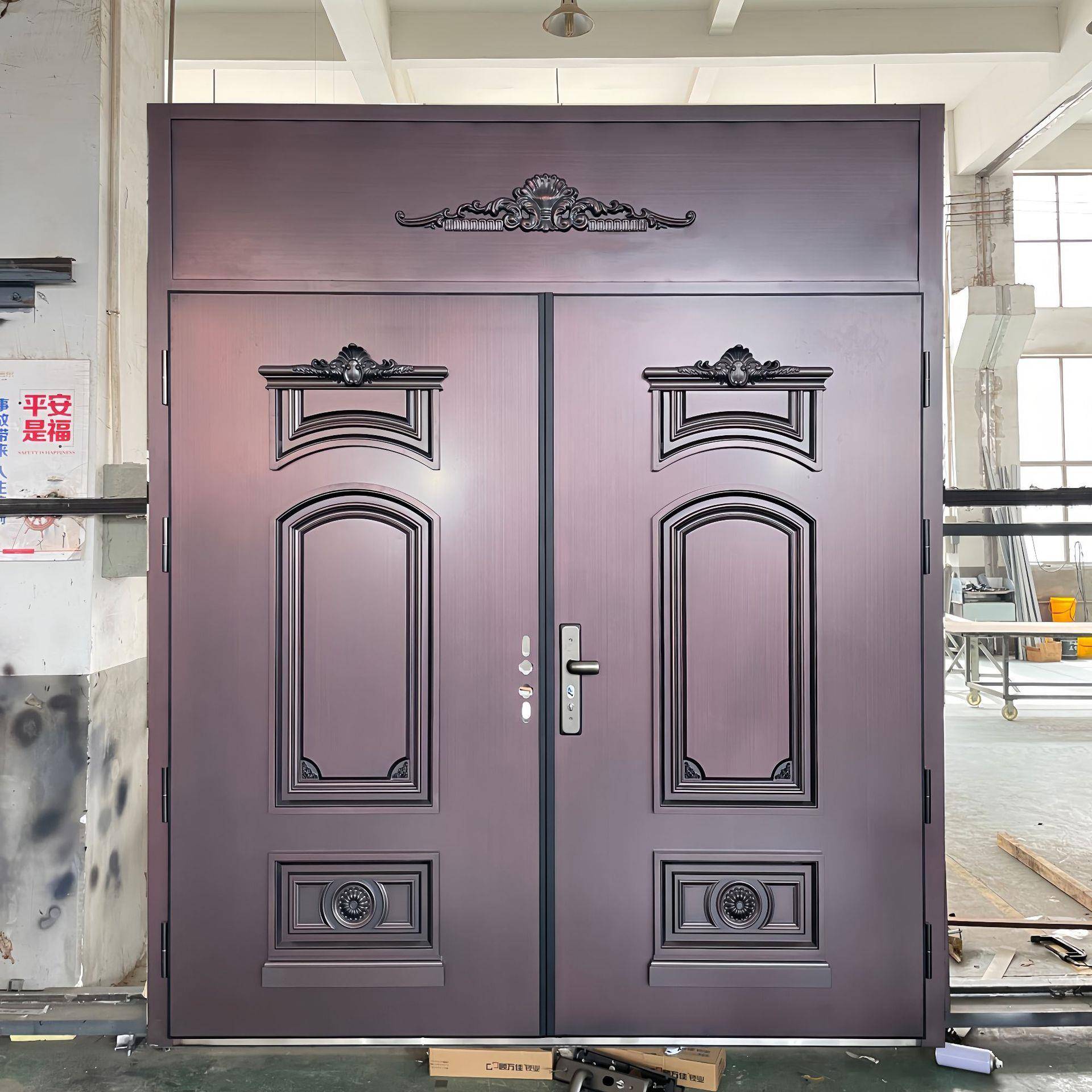 仿铜拉丝拼接装甲门铸铝门中式风格欧式造型指纹锁精雕拉手防盗门