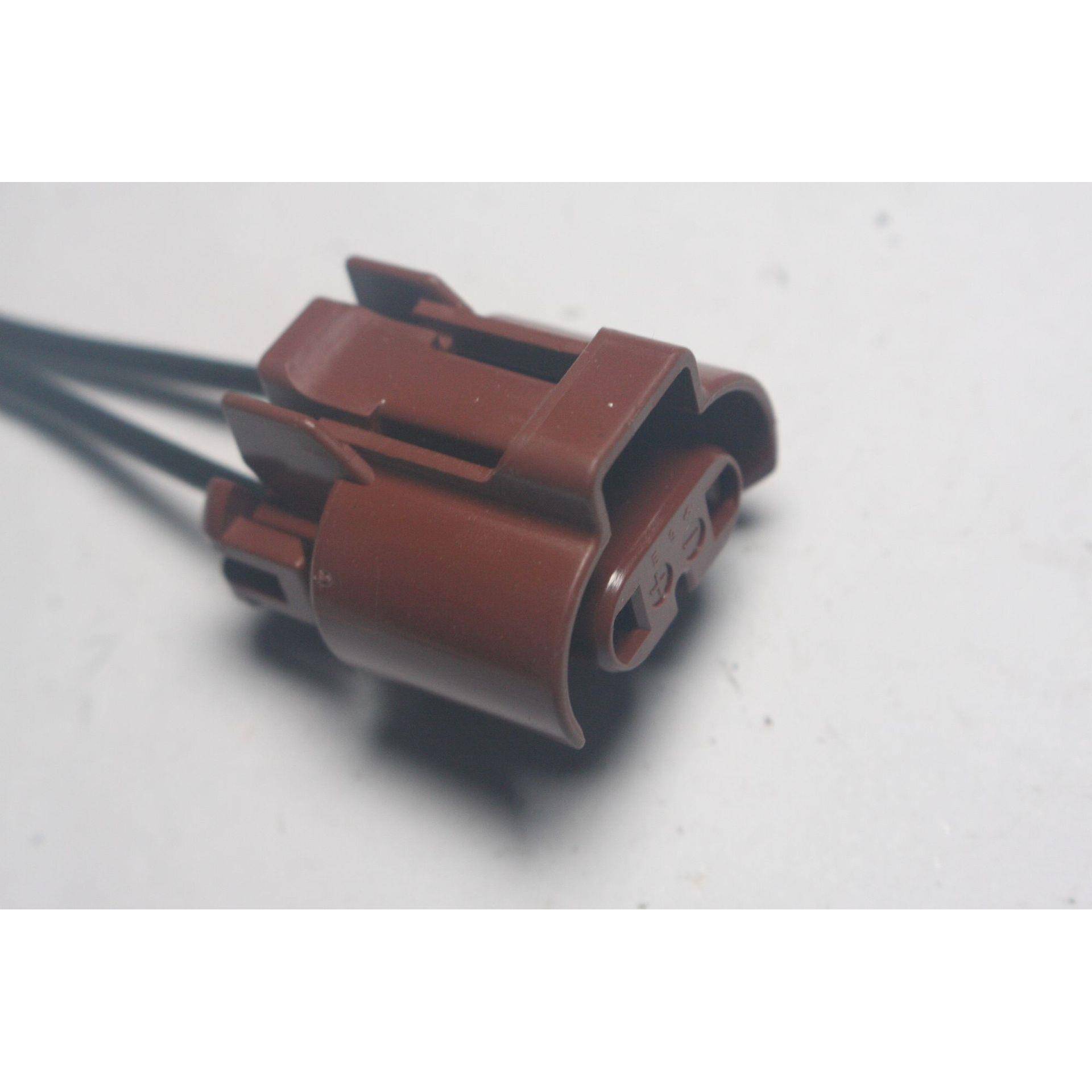 N1Y0-67-SH3适用于马自达M3XC2/3箱插头雾灯