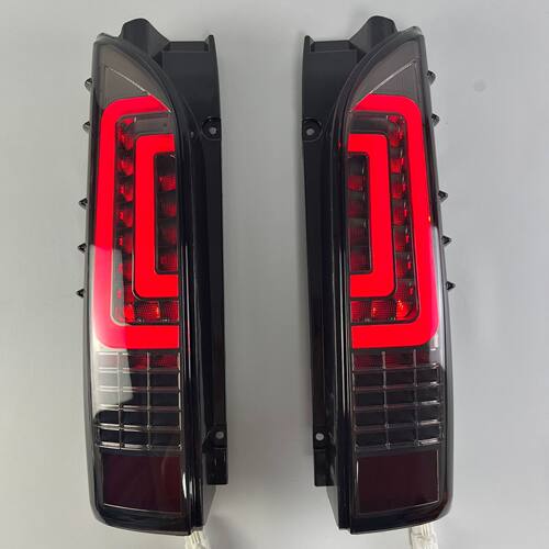 适用于05-18年丰田海狮 HIACE 200系 LED尾灯 刹车灯 转向灯改装