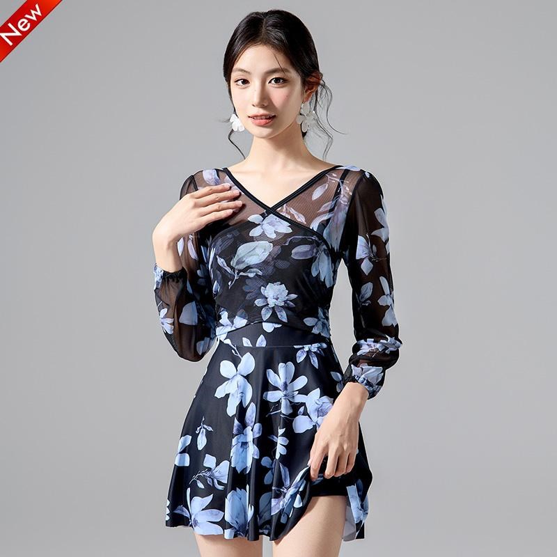 长袖连体裙式平角显瘦V领大码性感游泳衣防晒保守钢托聚拢泡温泉