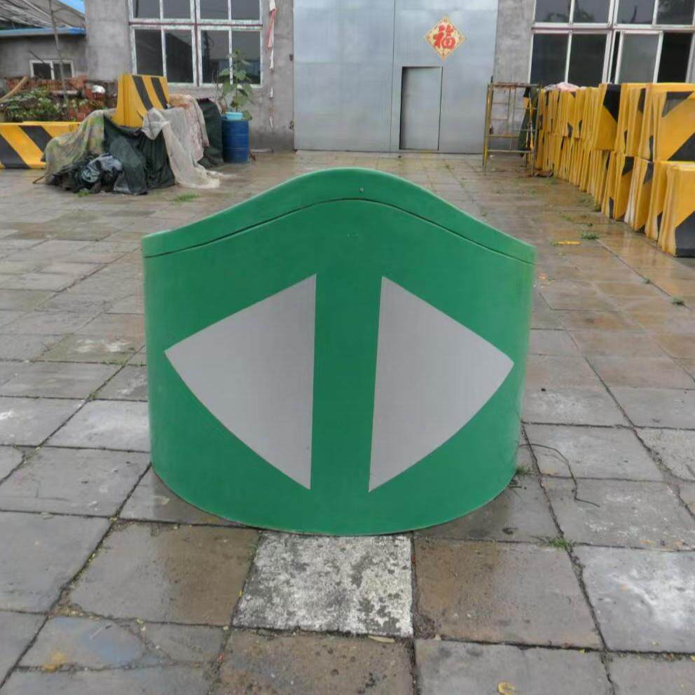 高速公路塑料防撞桶厂家直接销售 吹塑水马防撞分流桶 反光隔离桶